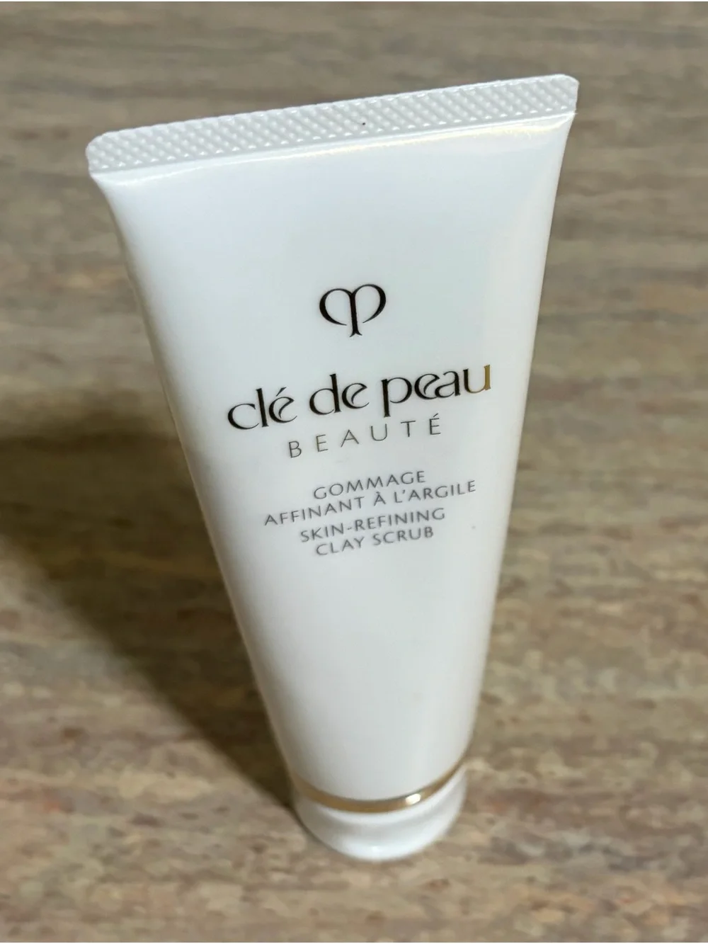 Cle de Peau Skin-Refining Clay Scrub — White